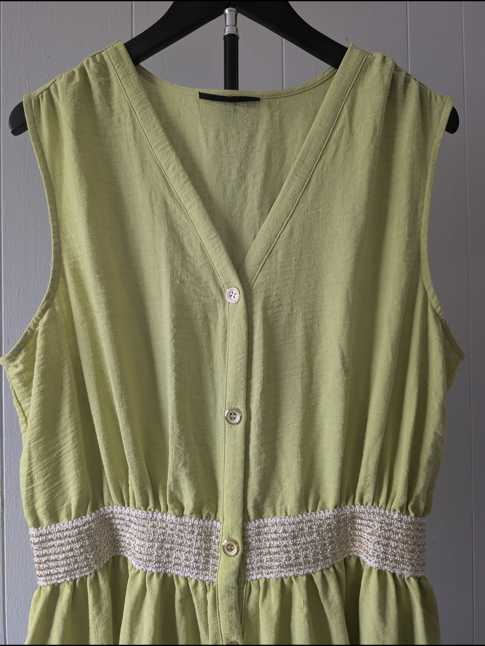 Stella & Julie Sleeveless V-Neck Button Front Dress Light Green W/Gold Details